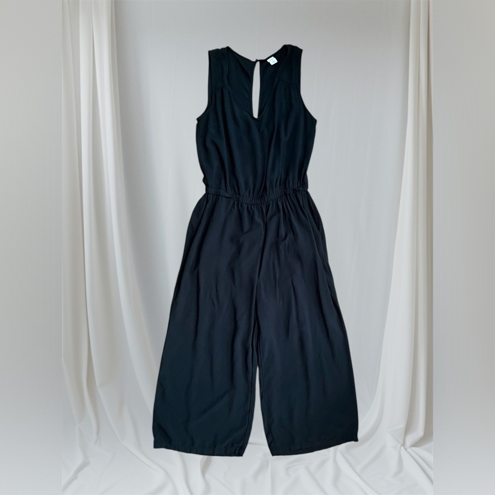 Old Navy Black Jack 100% Viscose soft jumpsuit with pockets. Women’s medium.EUC.